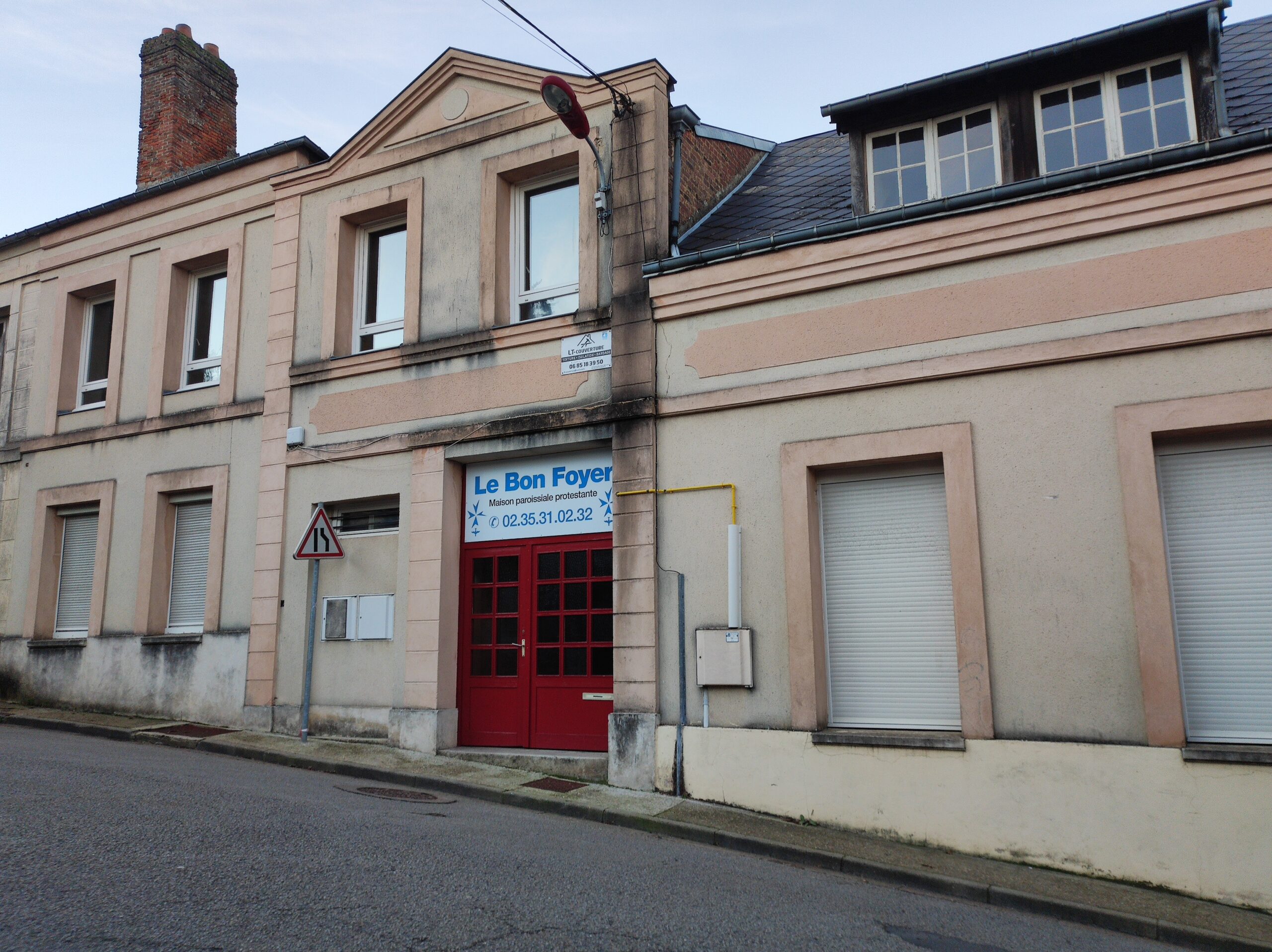 Façade du Bon Foyer au 10 rue Édouard Dupray à Bolbec.